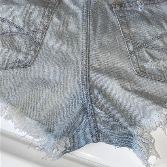 Abercrombie & Fitch - high rise jean short - Picture 4 of 5
